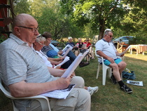 Lämpimässä kesäillassa väkeä oli paikalla ihan mukavasti.