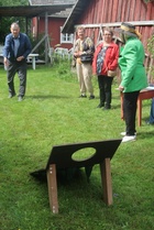 Ketjunheitto kuuluu kesätapahtumaan. Mallia näyttää Atte Junkola. 