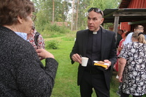 Vieraileva puhuja tuli naapurista, Rauman kirkkoherra Valtteri Virta.