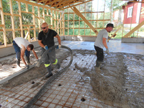 Halliin valmistui mahtava lattia.