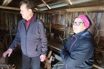 Rantavajasta lIivo Junkola ja Ritta Impilä löysivät mielenkiintoisia esineitä vietäväksi näytteille uuden näyttelyhallin kokoelmiin.