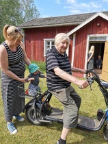 Koronaepidemian helpotuttua kesällä järjestettiin Helinin torpalla kyläkahvila yhdessä Pyhärannan seurakunnan kanssa.