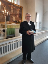 Perinnejumalanpalvelus jouduttiin koronatlanteen pahentuessa siirtämään Helinin torpalta kirkkoon. Rauman murteella saarnan piti rovasti Hannu Palmu.