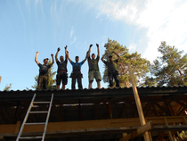 Tässä tuuletetaan kun katto on valmis.