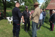 Kai ja Miro Saarinen sahasivat voitokkaasti. Pölli katkesi 20 sekunnissa.