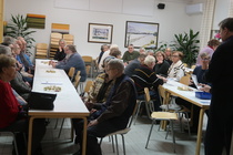 Kyläkodilla mukavasta illasta nautti runsas joukko paikallishistoriasta kiinnostuneita.