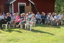 Väkeä kauniiseen kesäiltaan oli saapunut runsaasti.