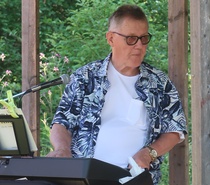 Ehtoohartauden virret säesti tuttuun tapaan kanttori Kari Kesäläinen.