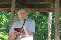 Rovasti Hannu Palmu saarnasi väkevästi.